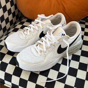 Nike Air Max Black & White - Clean, Barely Worn, Size 8.5